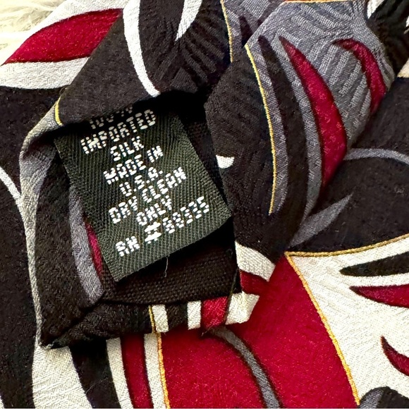 Portico 100% Imported Silk textured Men’s Neck Tie Vintage Black, Cranberry + - Picture 4 of 7